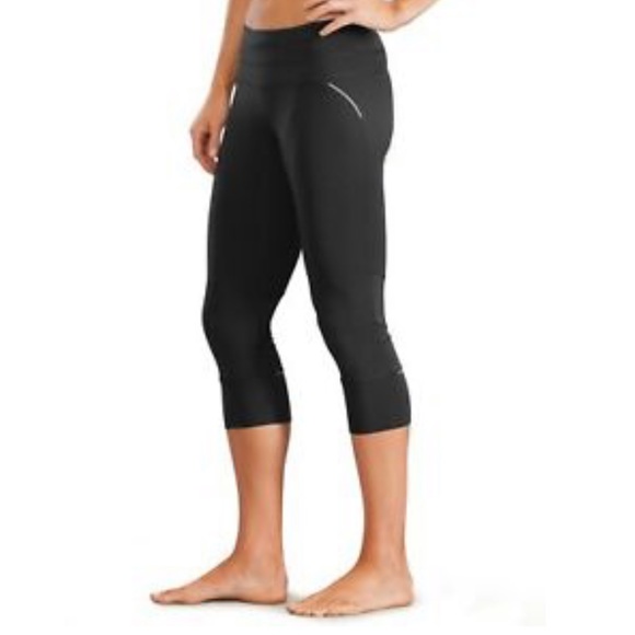 Athleta Pants - Athleta Relay Black Reflector Detail Capri M